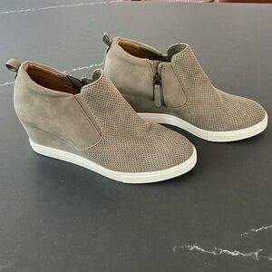 Susina Areya wedge sneaker size 8.5